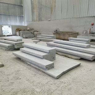 白山 整石台阶（大面火烧+侧面自然面），出货前厂内拼装