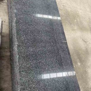 白山 芝麻黑光面