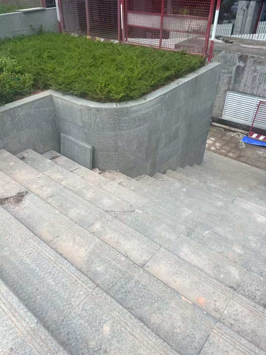 白山 芝麻黑火烧面铺装案例