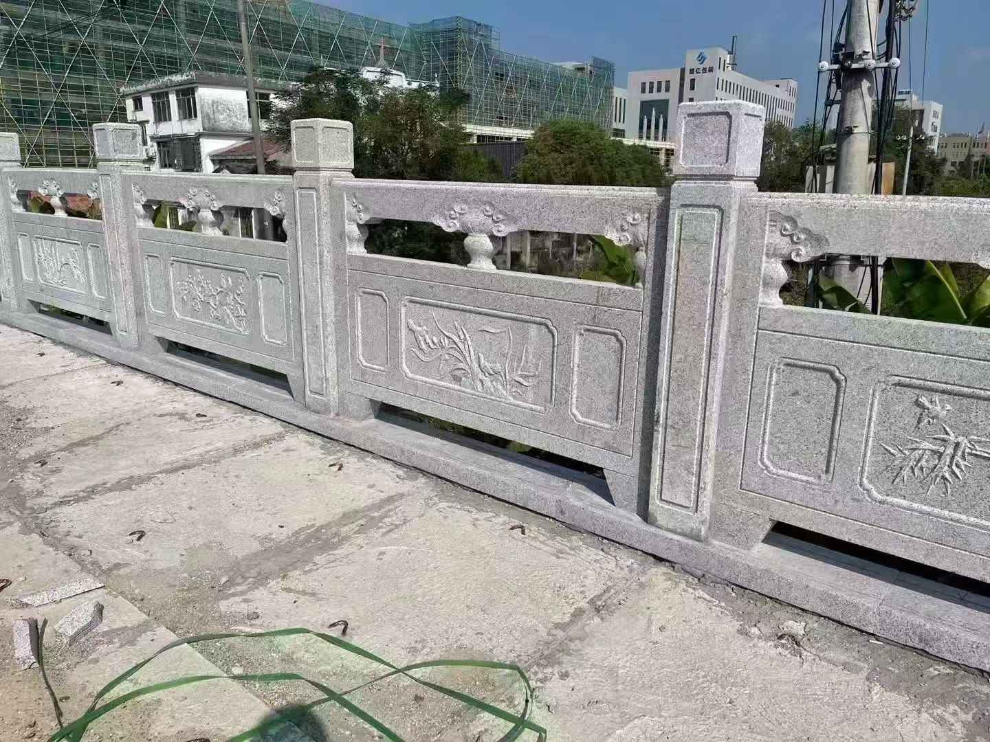 白山 芝麻白栏杆