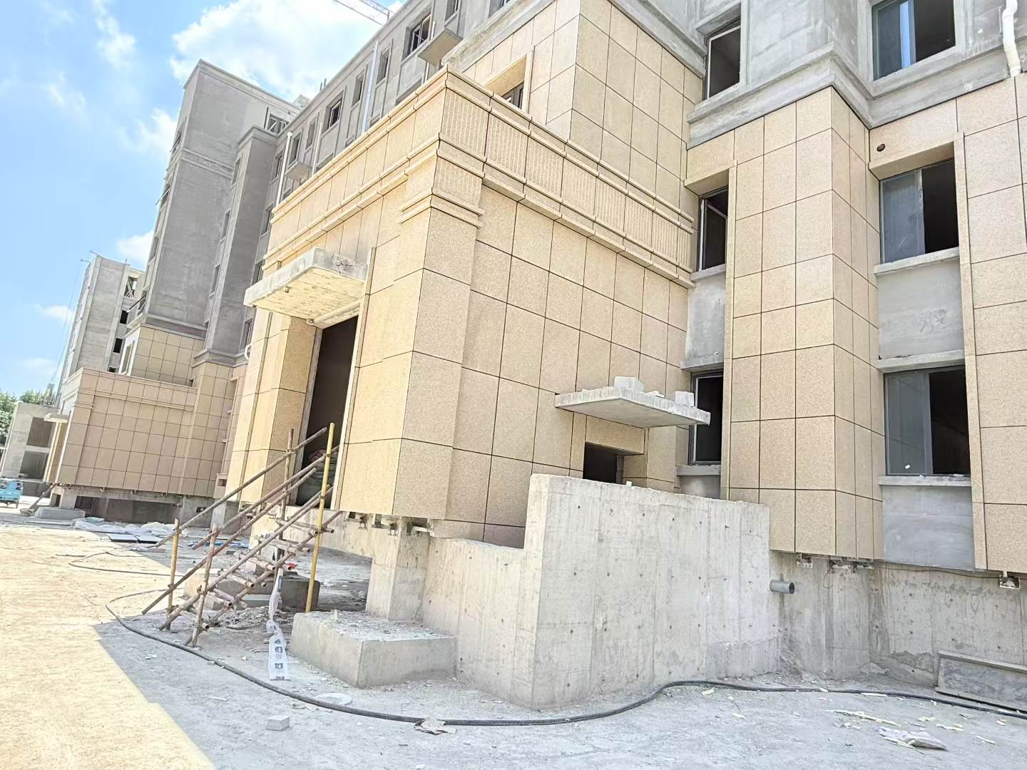 白山 黄金麻干挂，工地实拍