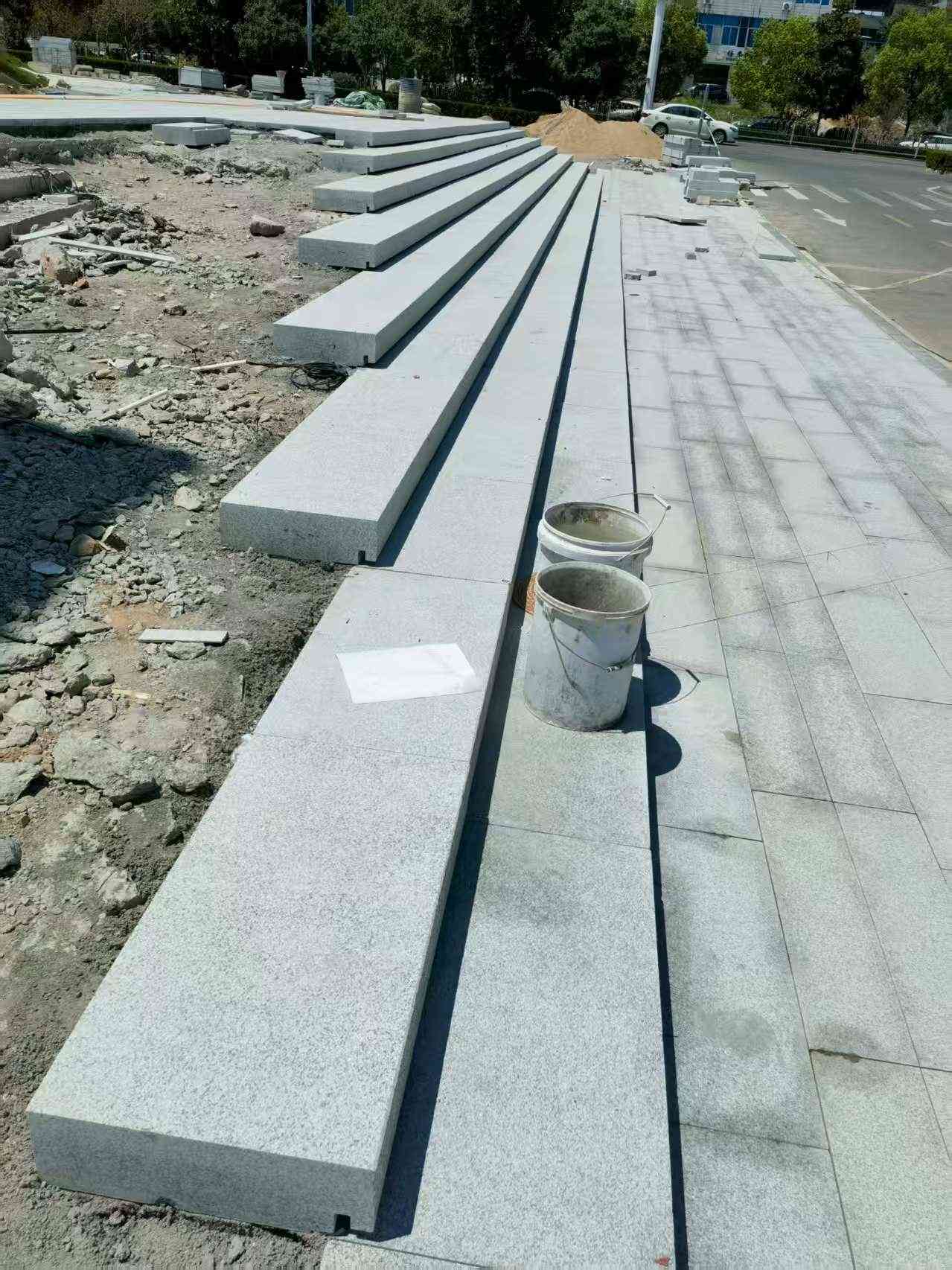 白山 芝麻白整石台阶，施工现场