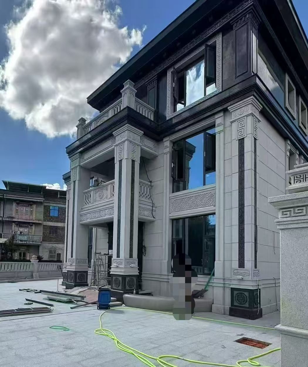 白山 别墅干挂，芝麻白与芝麻黑完美配合