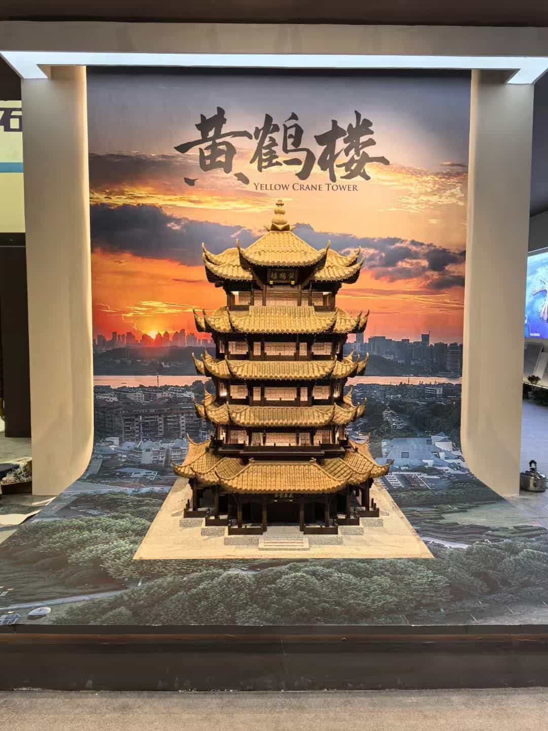 白山仿古石文创作品-黄鹤楼