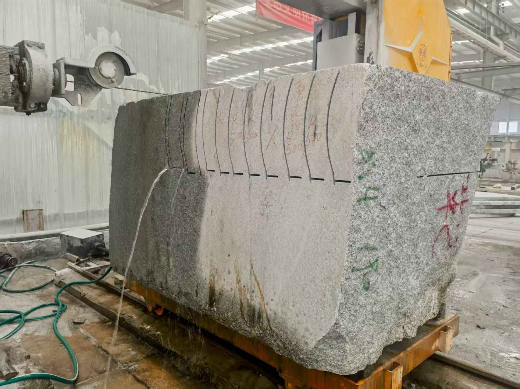 白山 602，大花芙蓉白，绳锯加工弧形路沿石