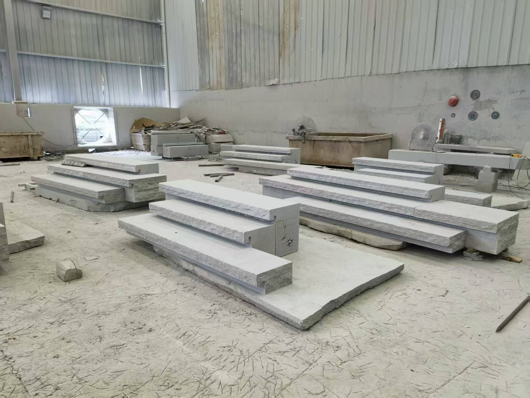 白山 整石台阶（大面火烧+侧面自然面），出货前厂内拼装