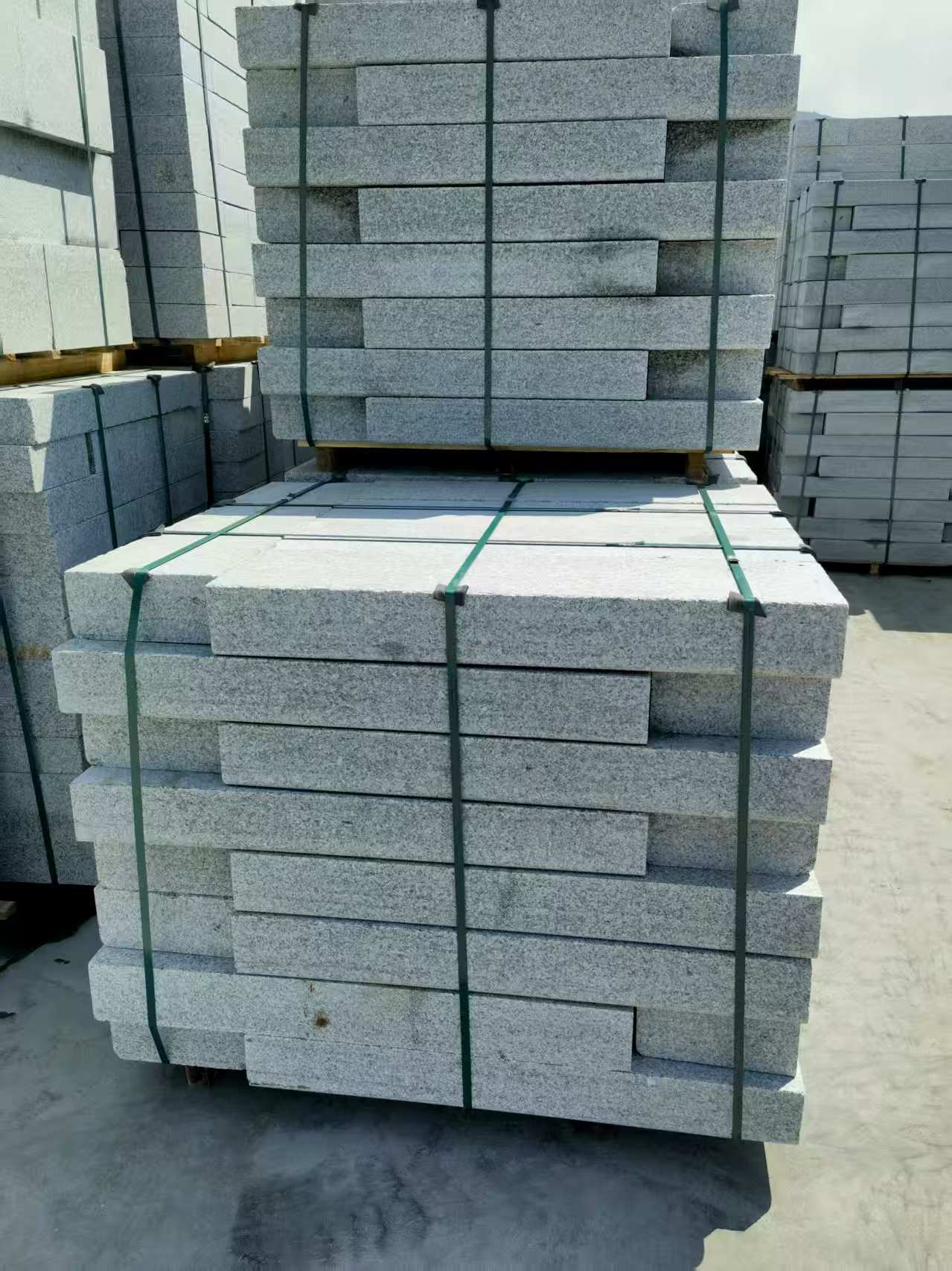 白山 芙蓉白花岗岩路沿石、平石尺寸标准，色泽均匀