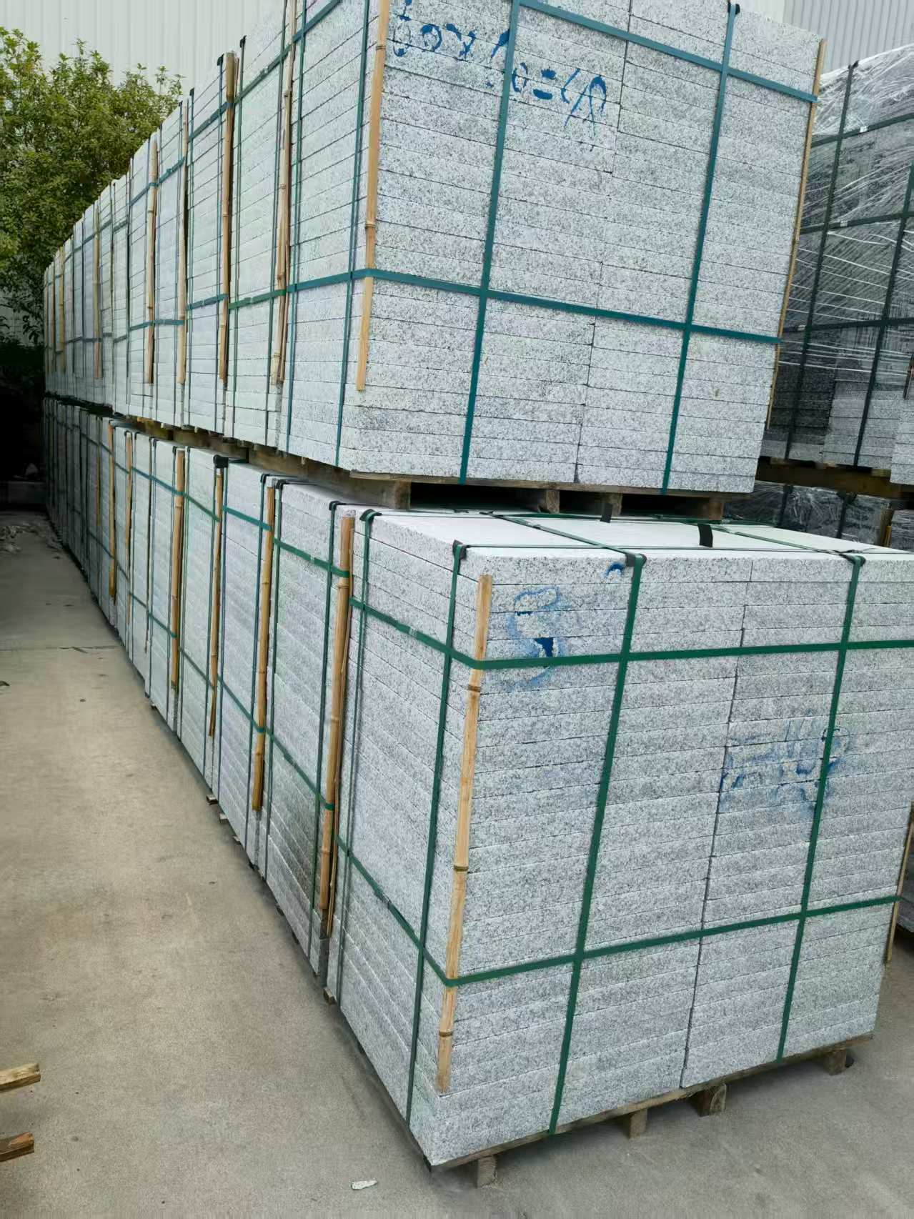 白山 大花芙蓉白火烧成品，市政园林广场地铺石