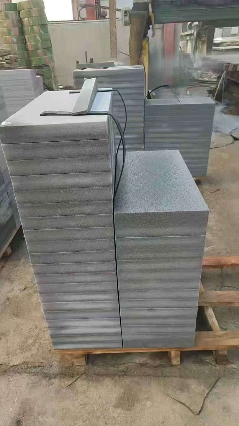 白山 芝麻灰火烧面300*600*50地铺石材